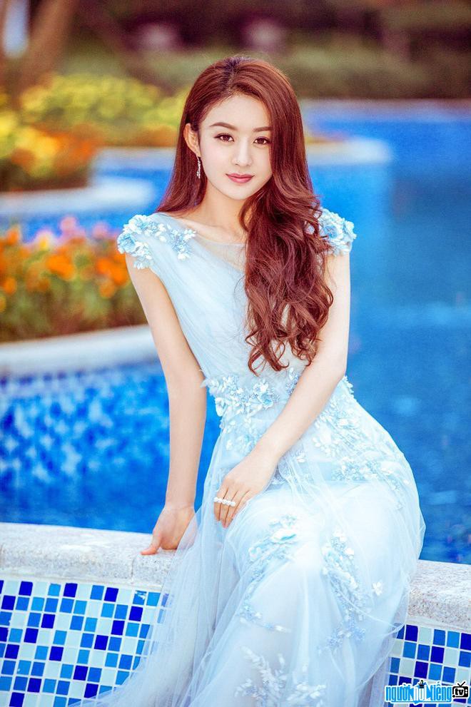trieu le dinh vuot mat than tien ty ty luu diec phi va angelababy trong cuoc dua nhan sac cbiz 2017