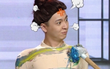 ngo kien huy gap loi rach trang phuc vi dien qua sung