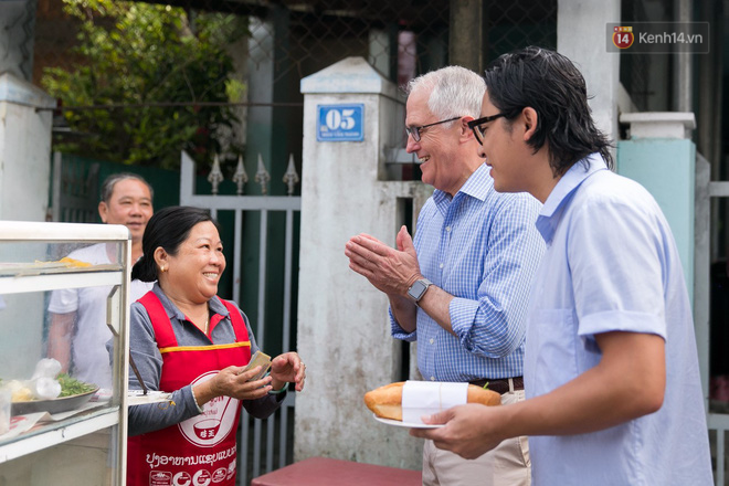 ba chu xe banh mi via he ma thu tuong uc ghe an sang ong ay khen banh mi ngon khien toi suyt khoc