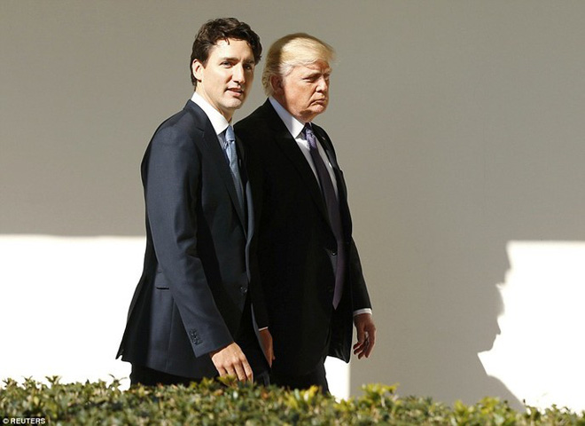 di cong du toi dau thu tuong justin trudeau cung phong thai ngoi ngoi thu hut moi anh nhin tu moi nguoi