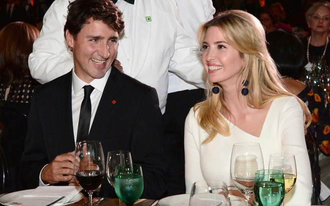 di cong du toi dau thu tuong justin trudeau cung phong thai ngoi ngoi thu hut moi anh nhin tu moi nguoi