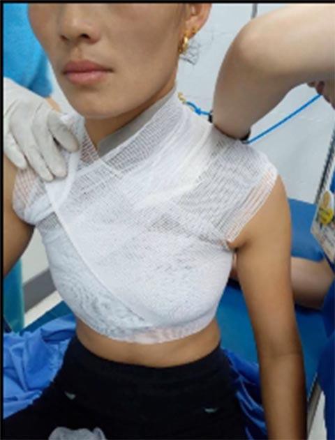 khong xin duoc tui nilon lon co gai tre hat ca tui bun nong len nguoi ban hang roi ngoanh mat quay di