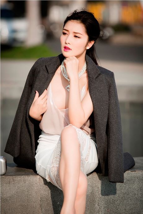 cuoc song cua hoa hau viet dau tien tra lai vuong mien