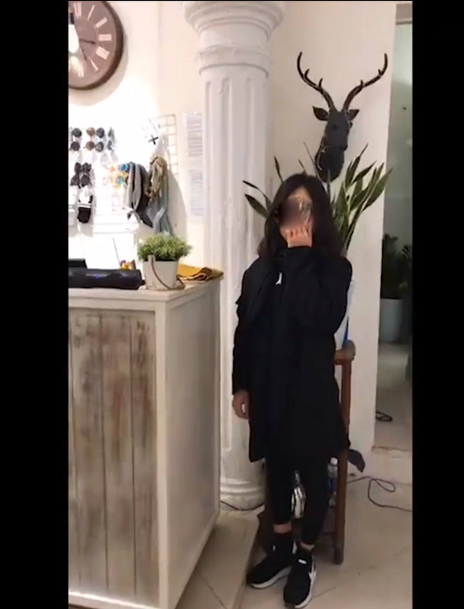 nhung co gai bi bat qua tang khi an trom o cua hang quay clip tung len mang xa hoi co phai la giai phap tot de ran de