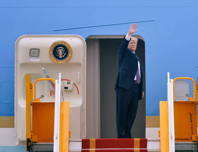 tong thong my len chuyen co air force one roi san bay noi bai khep lai chuyen cong du dau tien toi viet nam