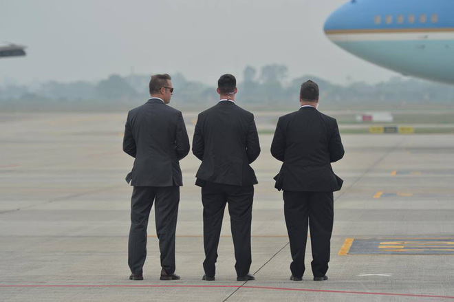 tong thong my len chuyen co air force one roi san bay noi bai khep lai chuyen cong du dau tien toi viet nam