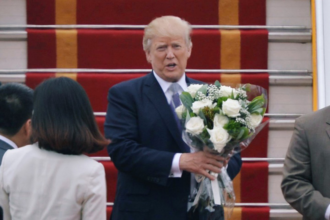 tong thong my len chuyen co air force one roi san bay noi bai khep lai chuyen cong du dau tien toi viet nam