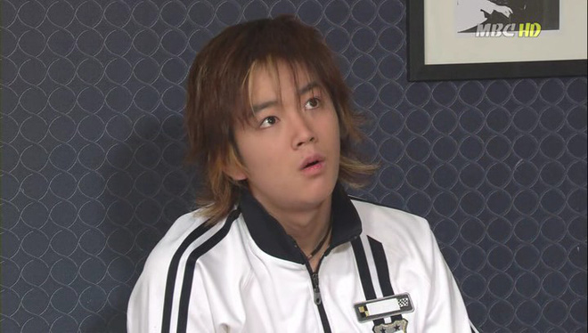 jang geun suk hoang tu chau a ngoi ngoi mot thoi bong hoa eo la nhan sac tuot doc khong phanh