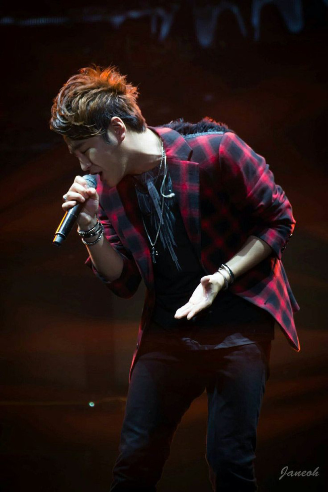 jang geun suk hoang tu chau a ngoi ngoi mot thoi bong hoa eo la nhan sac tuot doc khong phanh