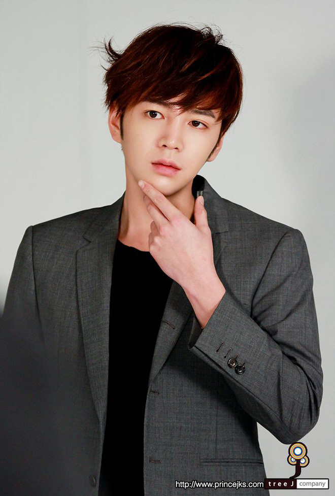 jang geun suk hoang tu chau a ngoi ngoi mot thoi bong hoa eo la nhan sac tuot doc khong phanh