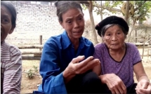 vu vo bi thu thon vo truong thon nhan qua lu lut 6 goi mi tom phat cho dan lam 2 lan