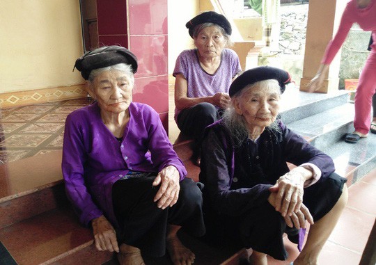 vu vo can bo thon nhan qua lu lut chu tich xa khang dinh khong nhan nhuong