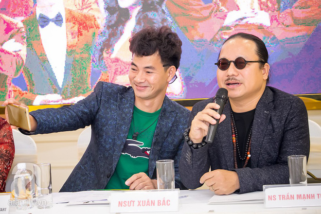 xuan bac hoi hop va lo lang khi dung canh jennifer pham