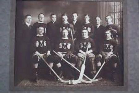 su thuc phia sau buc anh xuyen khong noi tieng mac ao the thao deo kinh ram cam may anh co vao nam 1941