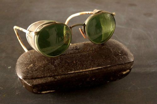 su thuc phia sau buc anh xuyen khong noi tieng mac ao the thao deo kinh ram cam may anh co vao nam 1941