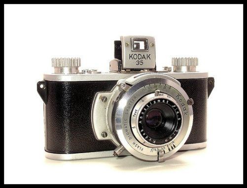 su thuc phia sau buc anh xuyen khong noi tieng mac ao the thao deo kinh ram cam may anh co vao nam 1941