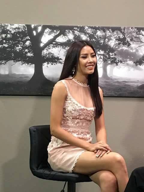 di my thi miss universe ma nguyen thi loan lai mac ao dai voi jeans rach va vay thi sen khong tuong