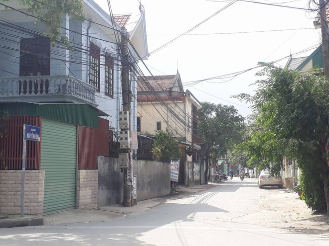nghe an goi mai khong duoc danh pha cua nguoi dan bat ngo phat hien nu sinh su pham da tu vong trong tu the treo co
