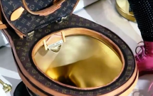 my xuat hien bon cau sang chanh tri gia 23 ty dong voi be ma vang boc bang 24 tui da louis vuitton