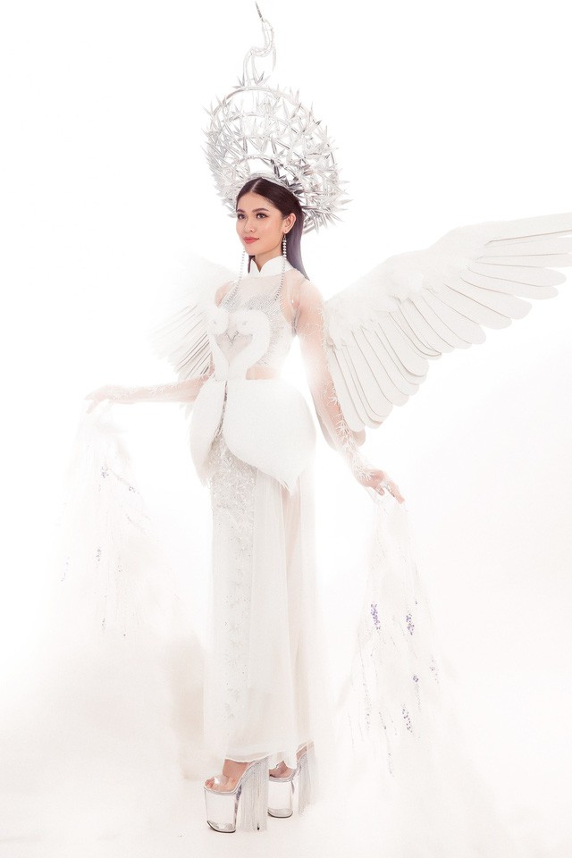 a hau thuy dung noi bat tren san khau chung ket miss international 2017