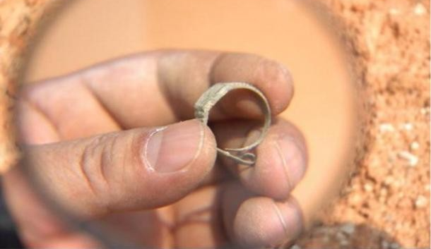 bi an chua co loi giai ve chiec dong ho thuy si du hanh 300 nam ve qua khu trong quan tai da thoi minh