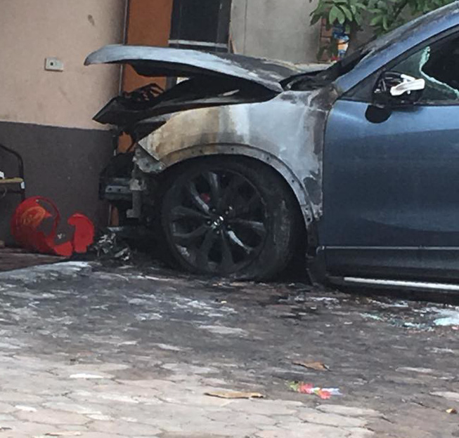 ha noi xe mazda cx 5 bat ngo chay trui dau trong dem