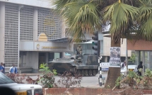 dang cam quyen zimbabwe tuyen bo chuyen giao quyen luc khong do mau