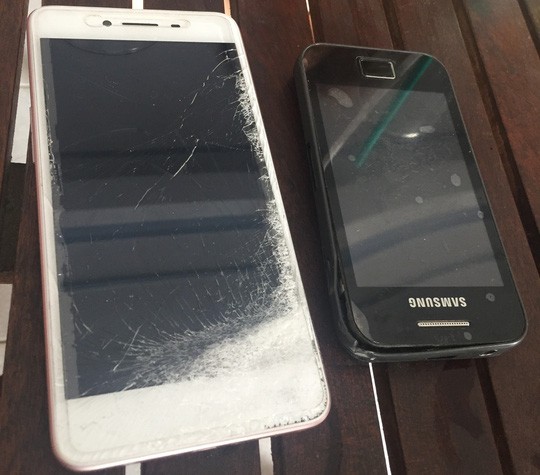 nu can bo tai chinh bi to vao khach san voi bi thu xa tinh cam o muc do nhu 2 cai thang thoi