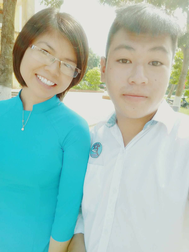 hoc sinh lam chieu va mon qua sinh nhat ky cong danh tang co giao chu nhiem