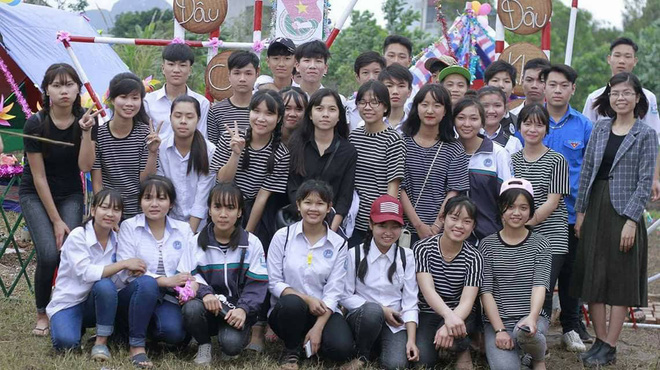 hoc sinh lam chieu va mon qua sinh nhat ky cong danh tang co giao chu nhiem