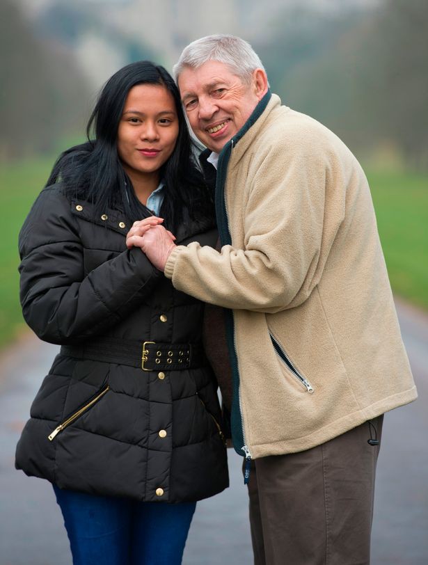 la nguoi cuoi nhieu vo nhat vuong quoc anh nhung nguoi dan ong nay lai bi cam sung sau gan 2 nam cau hon