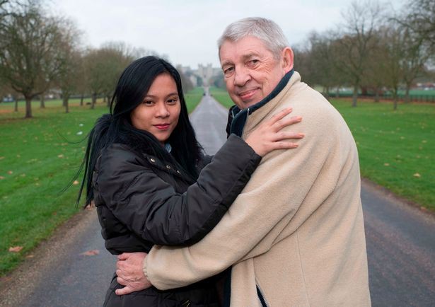 la nguoi cuoi nhieu vo nhat vuong quoc anh nhung nguoi dan ong nay lai bi cam sung sau gan 2 nam cau hon