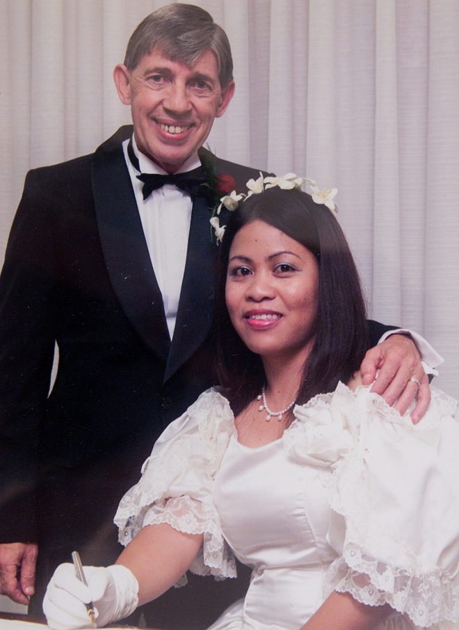 la nguoi cuoi nhieu vo nhat vuong quoc anh nhung nguoi dan ong nay lai bi cam sung sau gan 2 nam cau hon