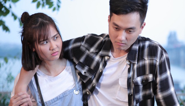 huyen lizzie bi che dien do fan nguoc chieu nuoc mat yeu cau cat dat dien