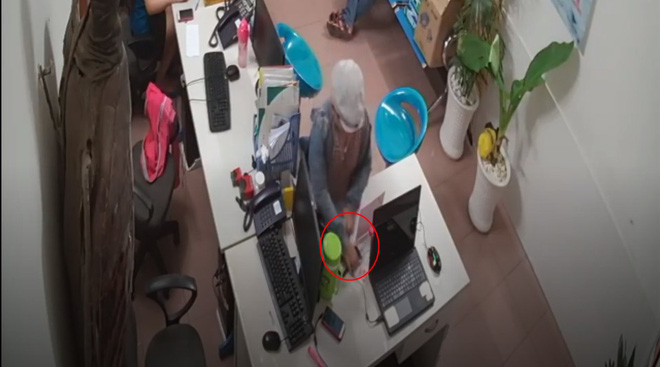 vach quan nhet vao ca hop sua to thanh nien thu doan qua mat het cac nhan vien ban hang