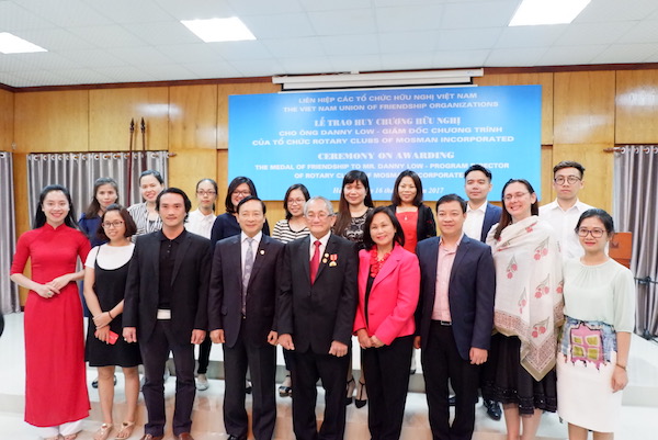 vinh danh ong danny low nguoi no luc cong hien vi su phat trien cua xa hoi viet nam trong hon 20 nam