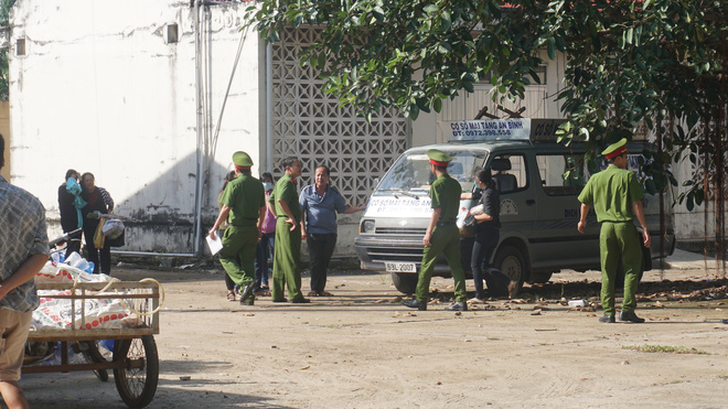 me tu tu nguyen hai duong khoc ngat khi nhin thi the con lan cuoi