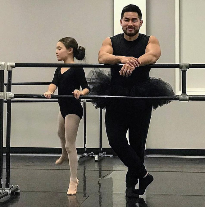 ong bo co bap goc viet tro thanh nam than cua cac me khi mac vay xoe mua ballet cung con gai