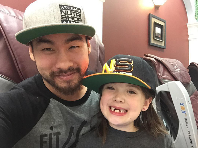 ong bo co bap goc viet tro thanh nam than cua cac me khi mac vay xoe mua ballet cung con gai