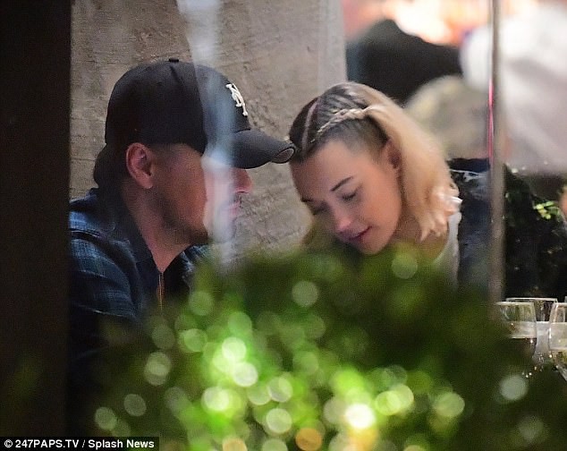chang jack leonardo dicaprio hen ho cong khai voi chan dai kem 21 tuoi
