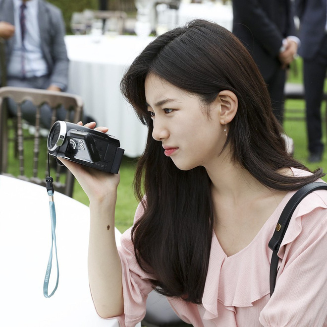 mac ke ngoai kia ai do buon thuong tiec nuoi day moi la phan ung cua suzy sau khi chia tay