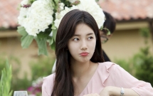 mac ke ngoai kia ai do buon thuong tiec nuoi day moi la phan ung cua suzy sau khi chia tay