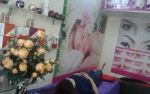 ben trong spa tham my tai ha noi noi co gai di cat mi mat gay xon xao mxh suot 2 ngay nay