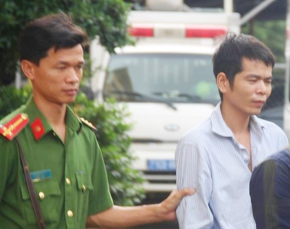 9 lan ham hiep be gai 12 tuoi yeu rau xanh lanh an 18 nam tu