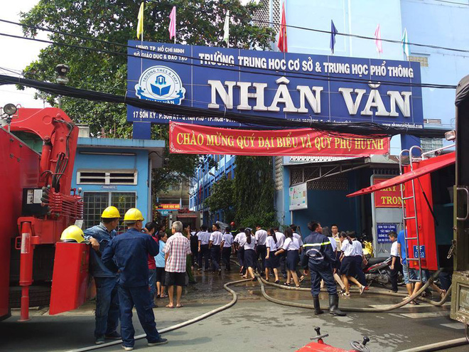 chay truong hoc o tphcm hang tram giao vien va hoc sinh thao chay thuc mang