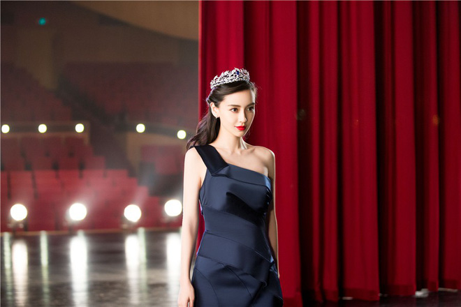 sau su co de lo anh con trai angelababy tai xuat voi nhan sac long lay nhu nu than