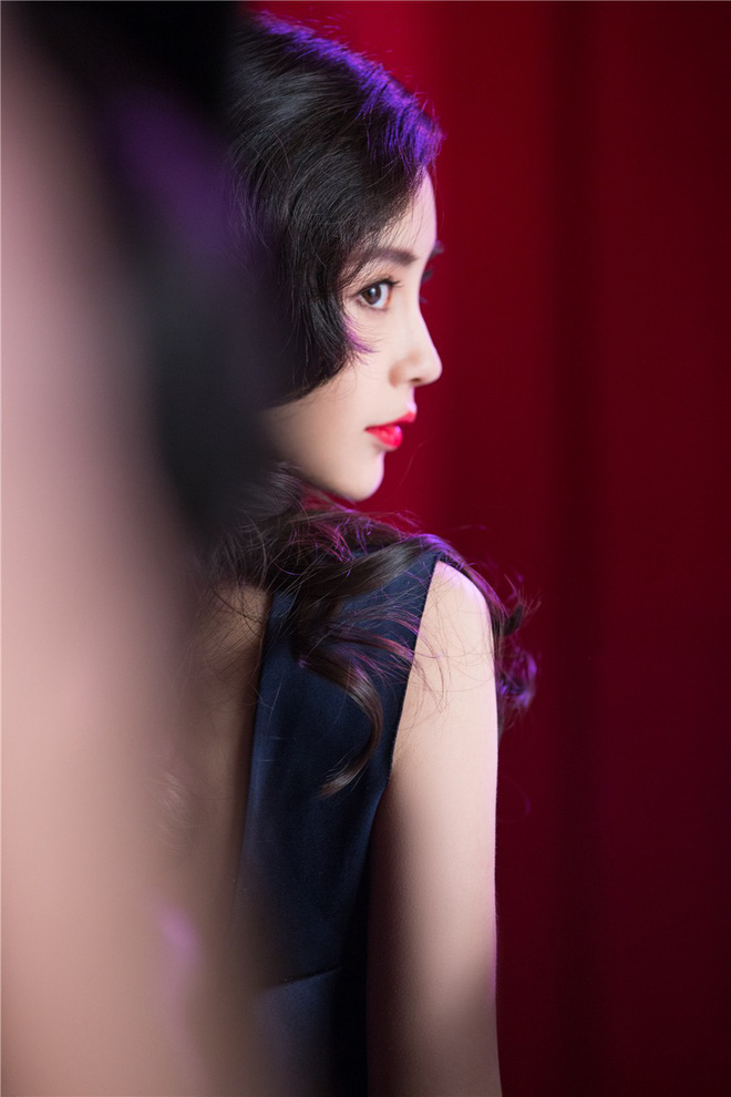 sau su co de lo anh con trai angelababy tai xuat voi nhan sac long lay nhu nu than