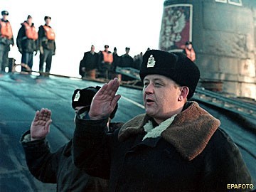 tau ngam kursk va chuyen di bi tham tin hieu cau cuu chet choc tu day bien tg nin lang