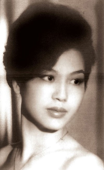 phan doi thang tram cua hoa hau viet nam dau tien thuo nho mo coi me truong thanh mang tieng chua hoang