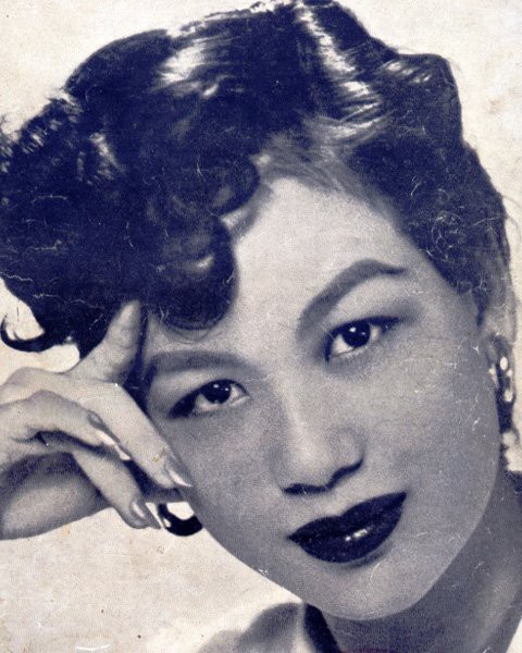 phan doi thang tram cua hoa hau viet nam dau tien thuo nho mo coi me truong thanh mang tieng chua hoang